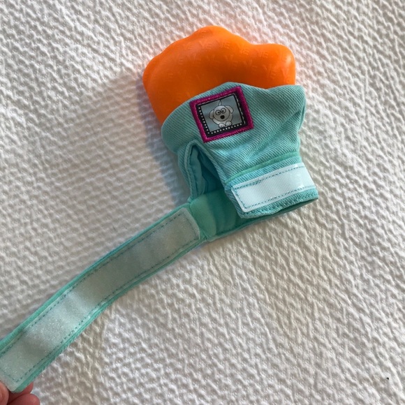 ✨ Last Chance Yummy Mitt - Teething Mitt - Picture 4 of 4